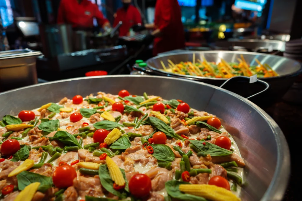 Traiteur Italien Caen - spanish-paella-prepared-in-the-street-restaurant-2023-11-27-05-35-52-utc -  (153)